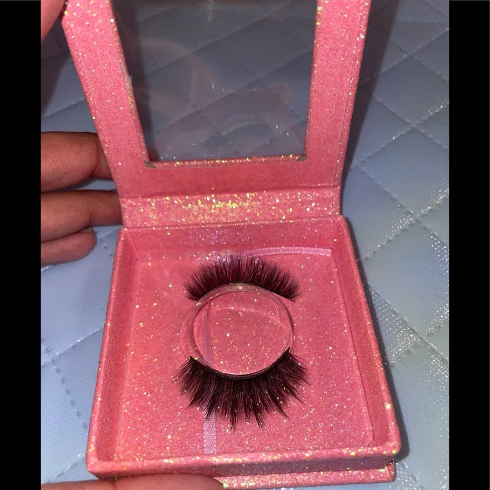 Lashes in glitter boxes ✨ - Picture 2 of 6